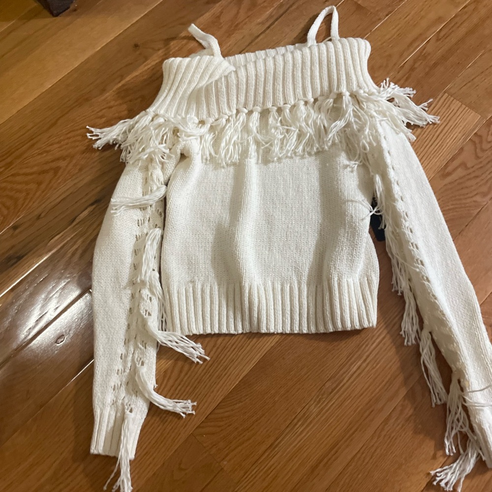 Off shoulder sweater with fringe
Countrygirl style